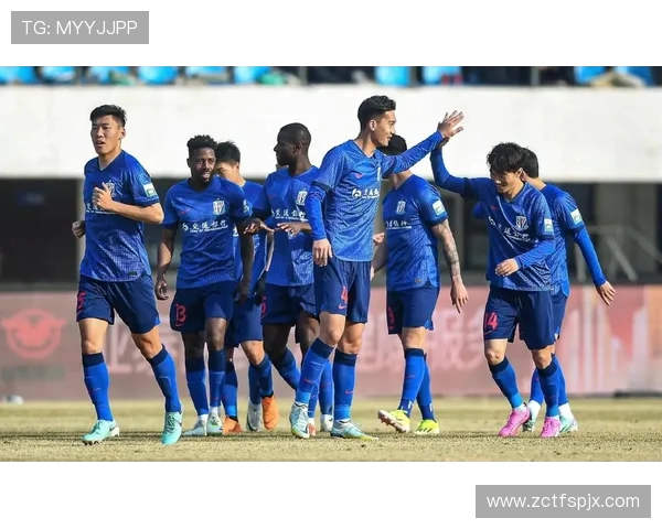 2017年中超联赛申花与重庆队精彩对决回顾及赛后分析